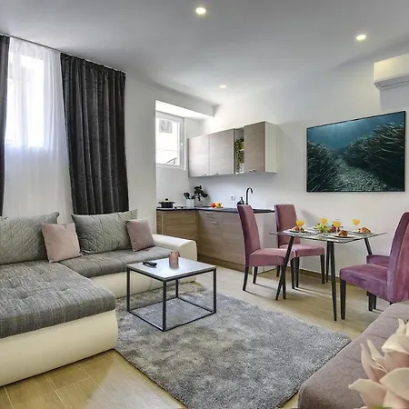 D&a Luxury With Free Parking شقة بولا