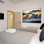 D&a Luxury With Free Parking Apartment