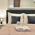 Apartment D&a Luxury With Free Parking *
