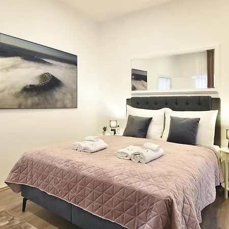 D&a Luxury With Free Parking 아파트 풀라