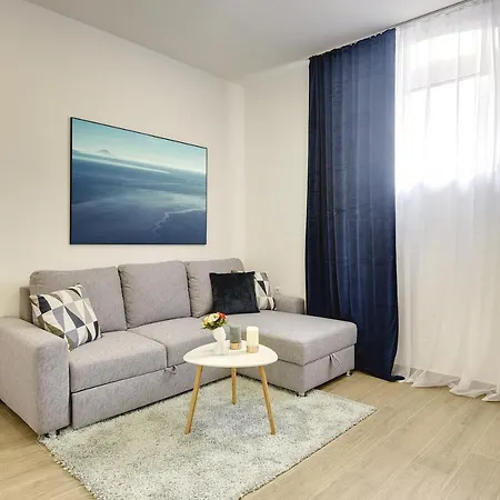 D&a Luxury With Free Parking 아파트 풀라